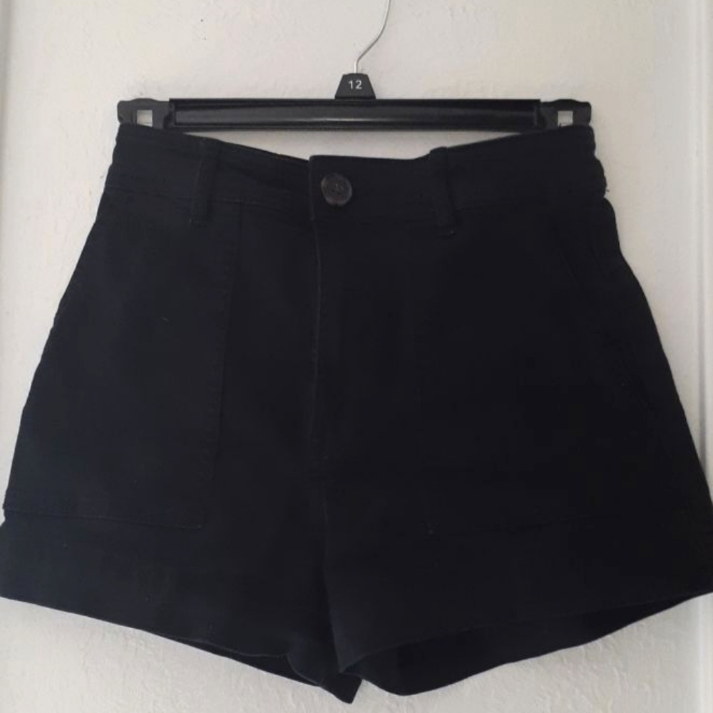 H&M black shorts